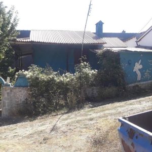 Οικόπεδο με διώροφη κατοικία