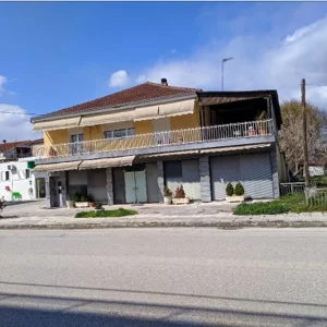 Διώροφο Κτίσμα με Ισόγειο Κατάστημα και Διαμέρισμα